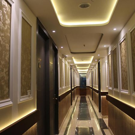 Hotel Gold Stone Kanpur Zewnętrze zdjęcie