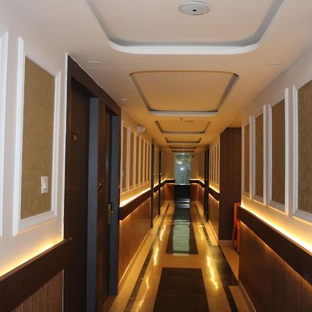 Hotel Gold Stone Kanpur Zewnętrze zdjęcie