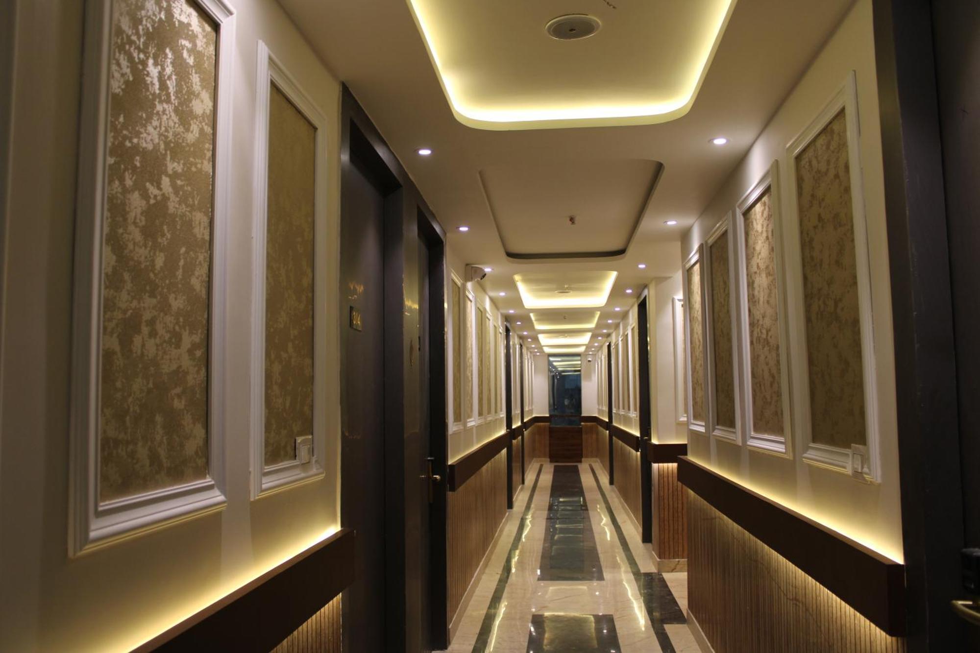 Hotel Gold Stone Kanpur Zewnętrze zdjęcie