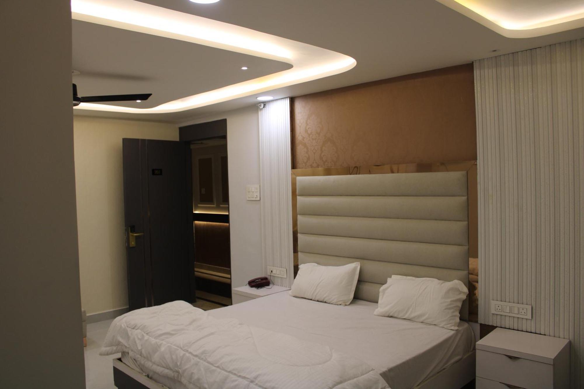Hotel Gold Stone Kanpur Zewnętrze zdjęcie