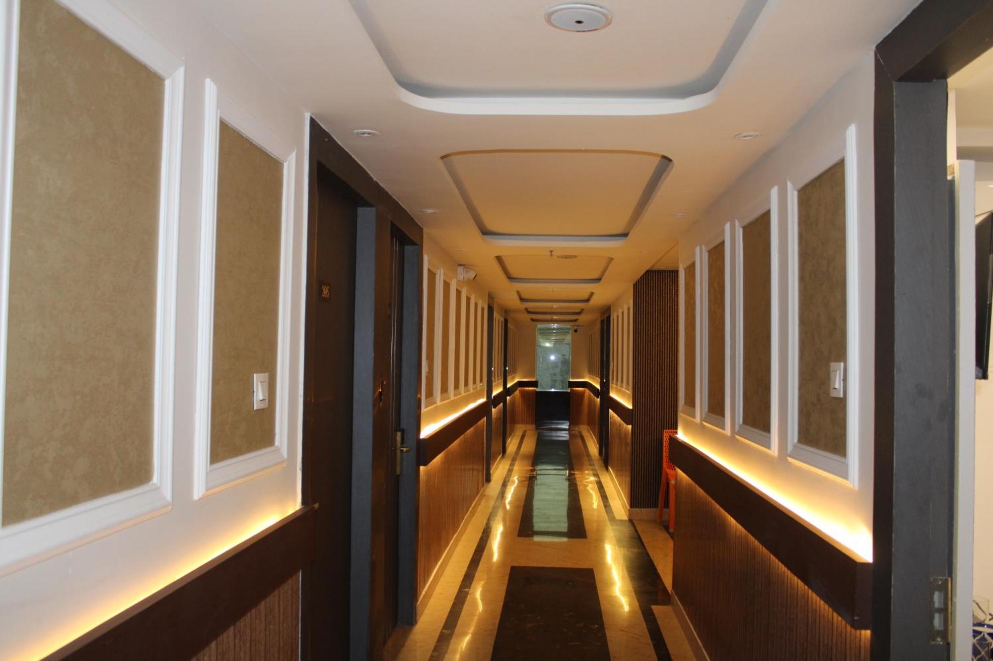 Hotel Gold Stone Kanpur Zewnętrze zdjęcie