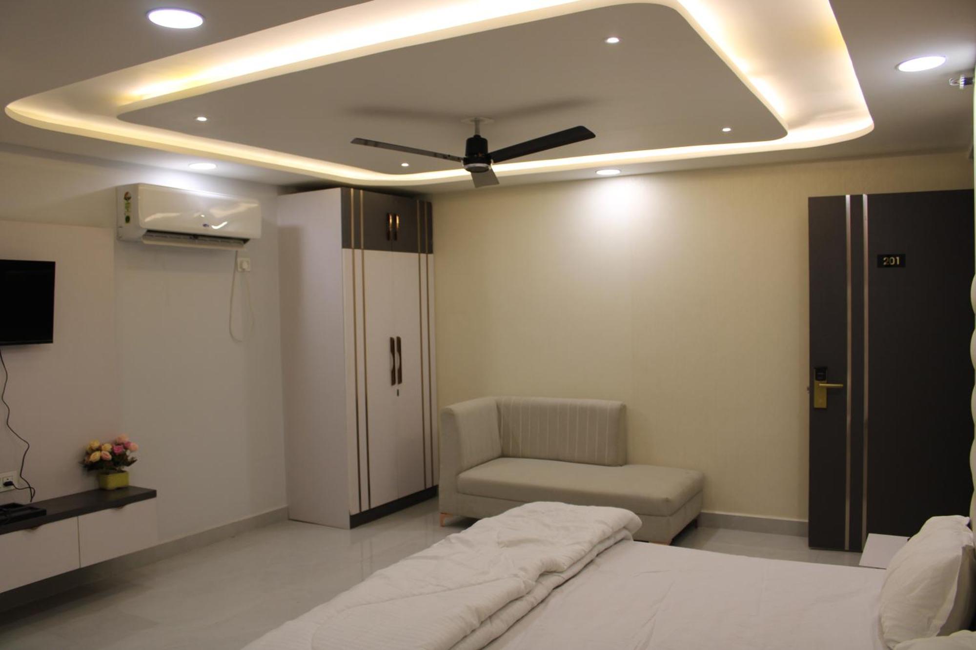 Hotel Gold Stone Kanpur Zewnętrze zdjęcie
