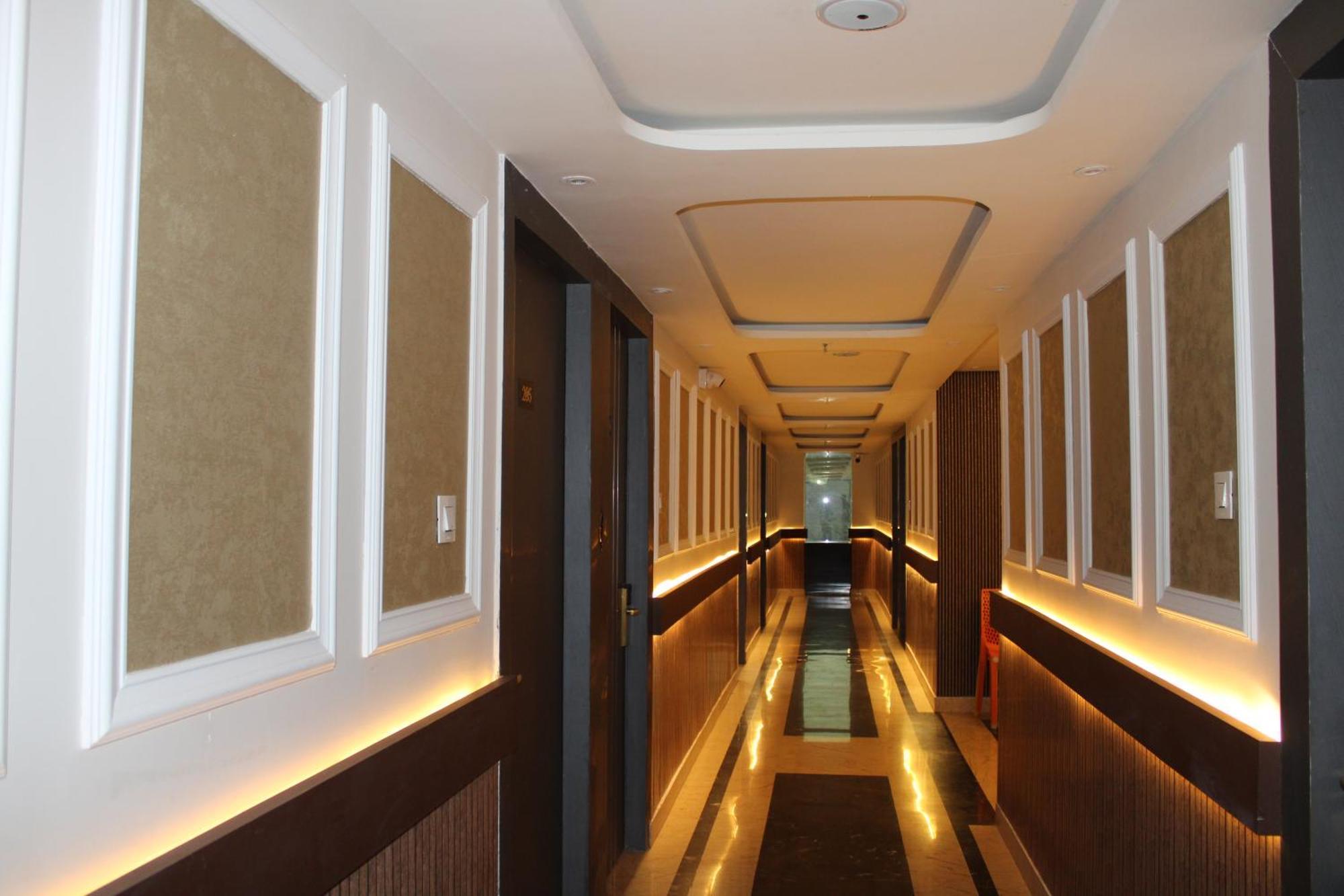 Hotel Gold Stone Kanpur Zewnętrze zdjęcie