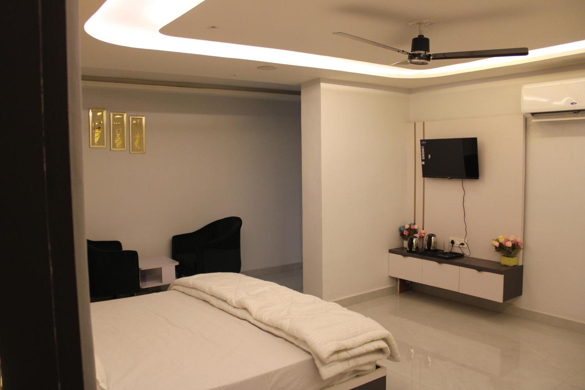 Hotel Gold Stone Kanpur Zewnętrze zdjęcie